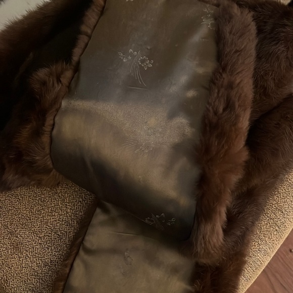 MINK STOLE PAIRED WITH MATCHING MINK HANDBAG 🌹 - Picture 4 of 17